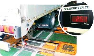 大型トラック対応の車検ライン