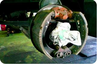 大型トラック対応の車検ライン
